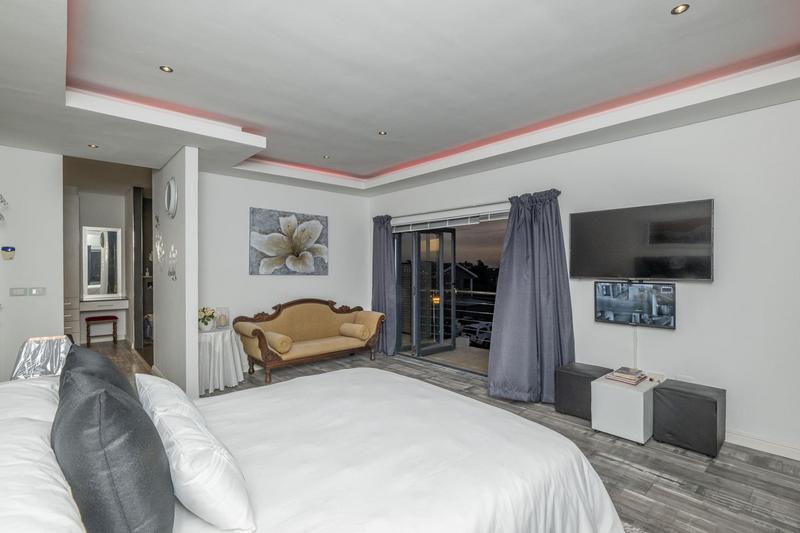4 Bedroom Property for Sale in Kaapsig Western Cape